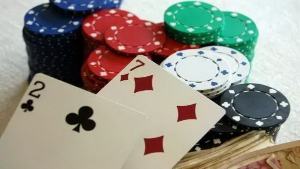 敢于诈唬是德州扑克人的必备素质！