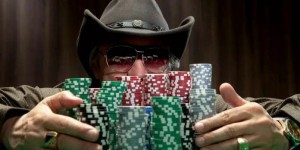 【扑克反水】德州扑克高手进阶技巧 如何打好多人锦标赛