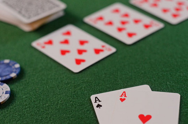 德州扑克同花听牌的基本玩法